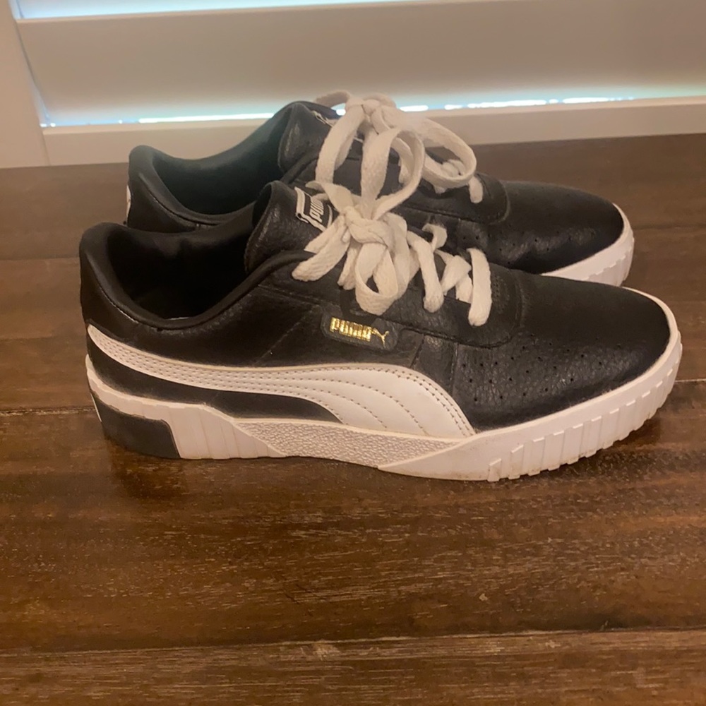 Girls Puma tennis shoes